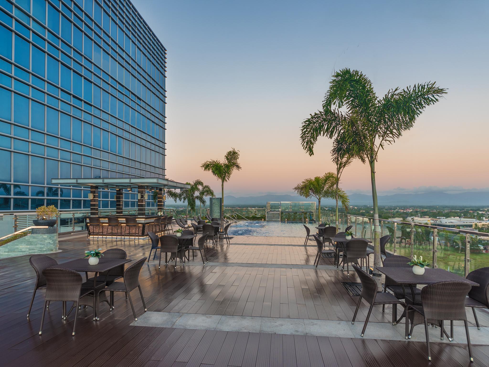 Richmonde Hotel Iloilo Екстериор снимка