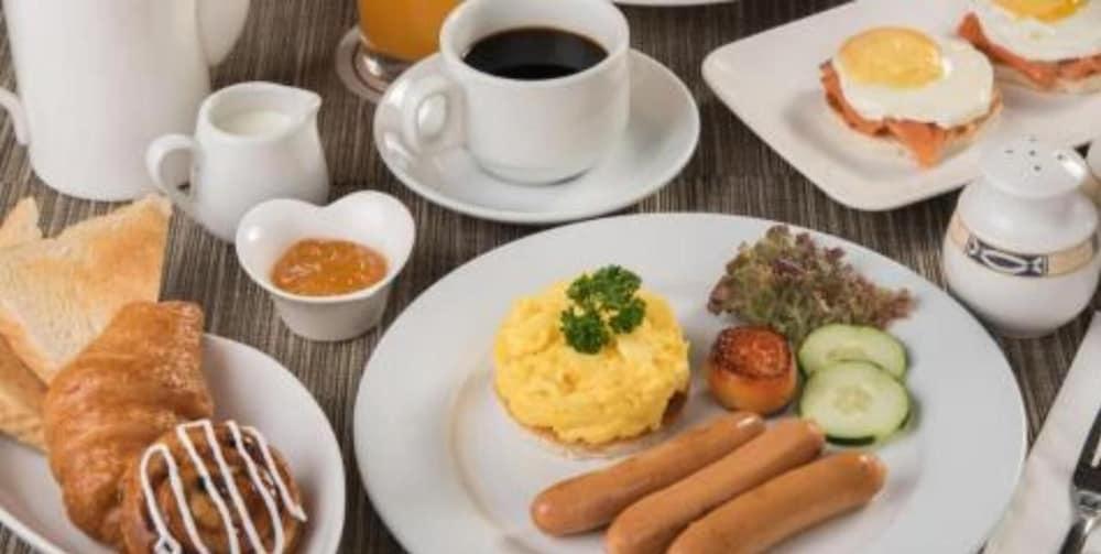 Richmonde Hotel Iloilo Екстериор снимка