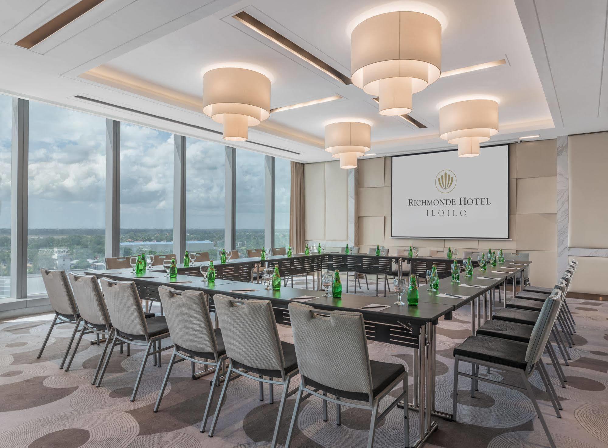 Richmonde Hotel Iloilo Екстериор снимка